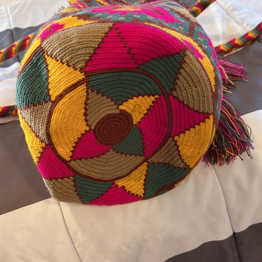 Multicolor Guatemalan woven bucket tote. - Picture 5 of 5
